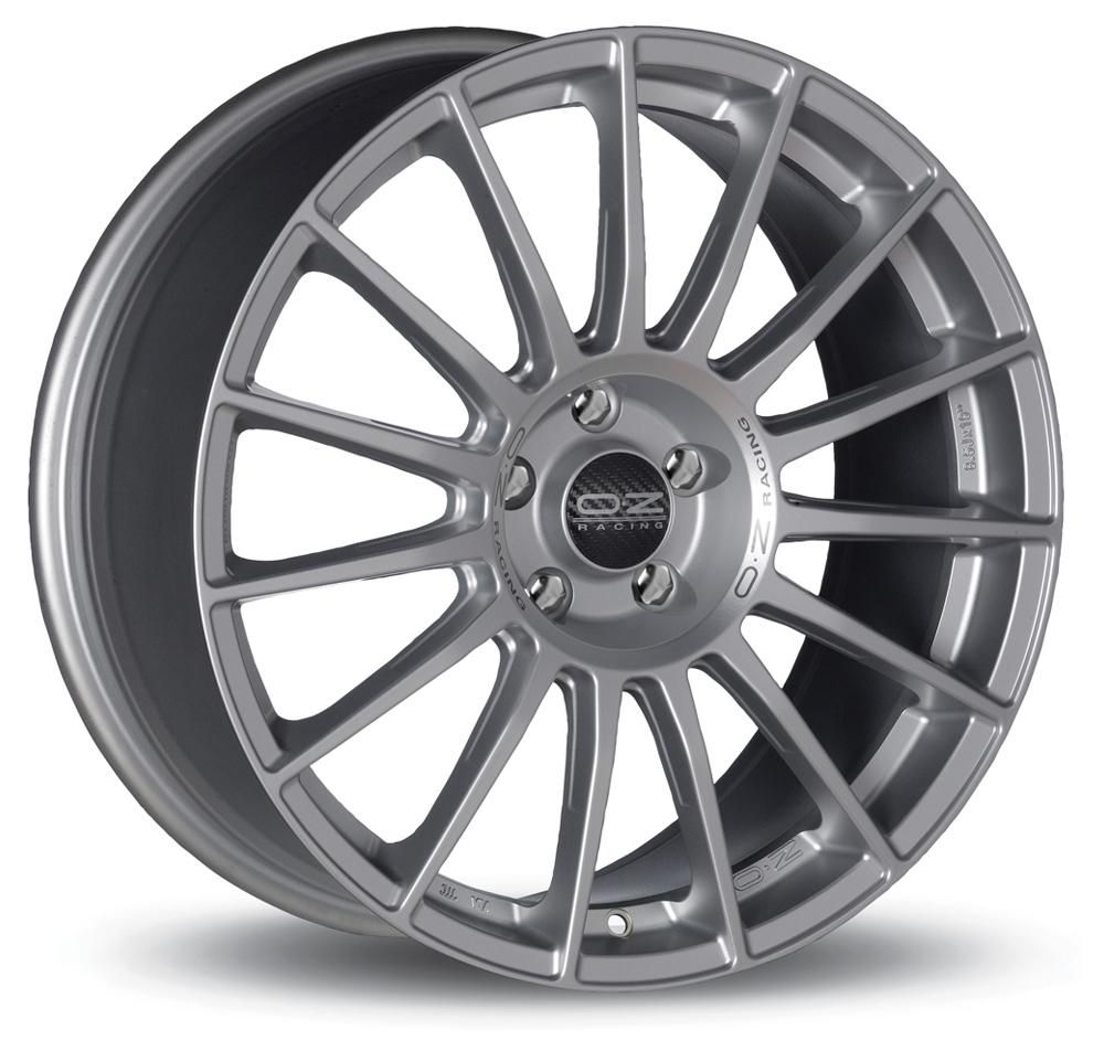 Jante OZ SUPERTURISMO LM 7.5x17 pouces, entraxe 112, déport ET35, couleur ARGENT MAT LETTRE NOIRE